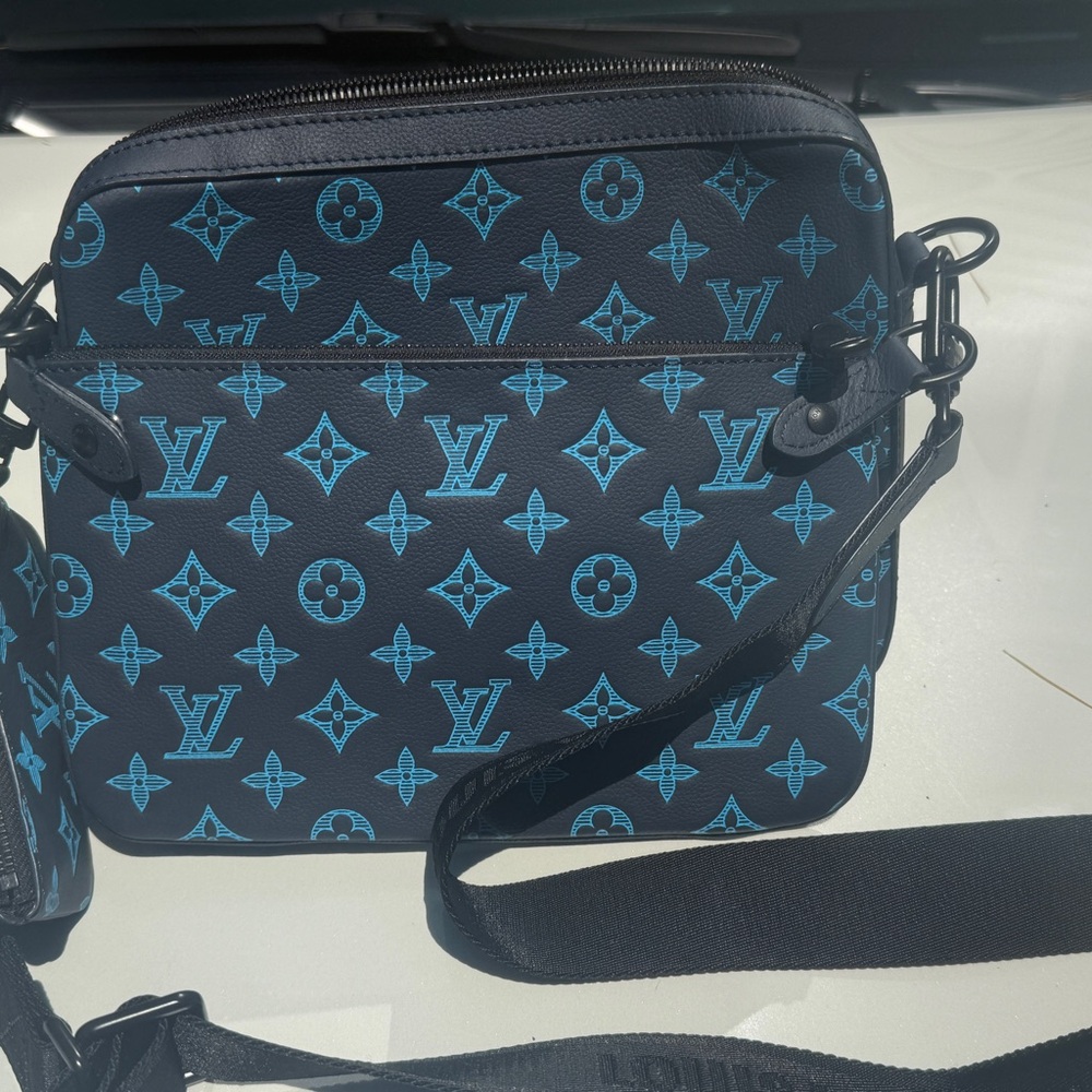 Louis Vuitton Men's Black and Blue Crossbody Bag